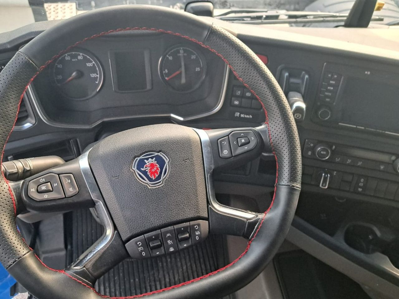 Scania R 450 - Tractor unit: picture 5 Scania R 450 - Tractor unit: picture 5