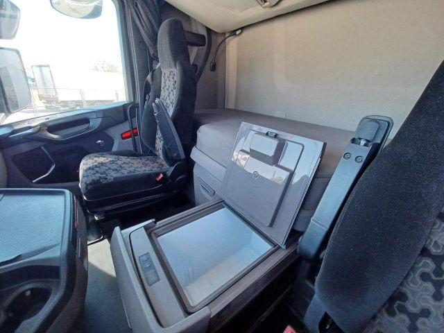 Tractor unit Scania S 730: picture 8