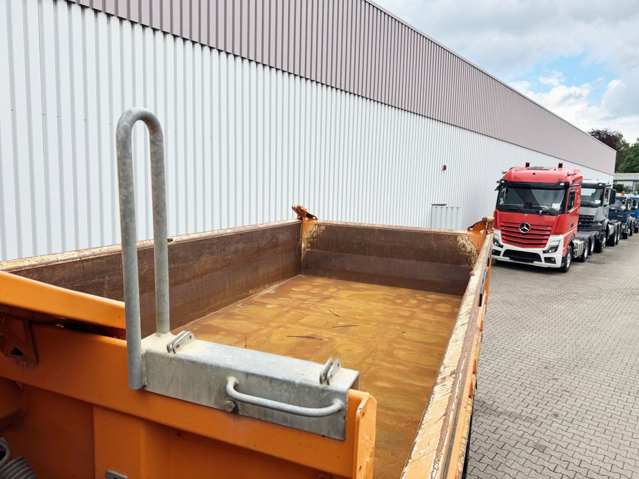 AD260T41 6x4 AD260T41 6x4, EEV - Tipper: picture 2 AD260T41 6x4 AD260T41 6x4, EEV - Tipper: picture 2