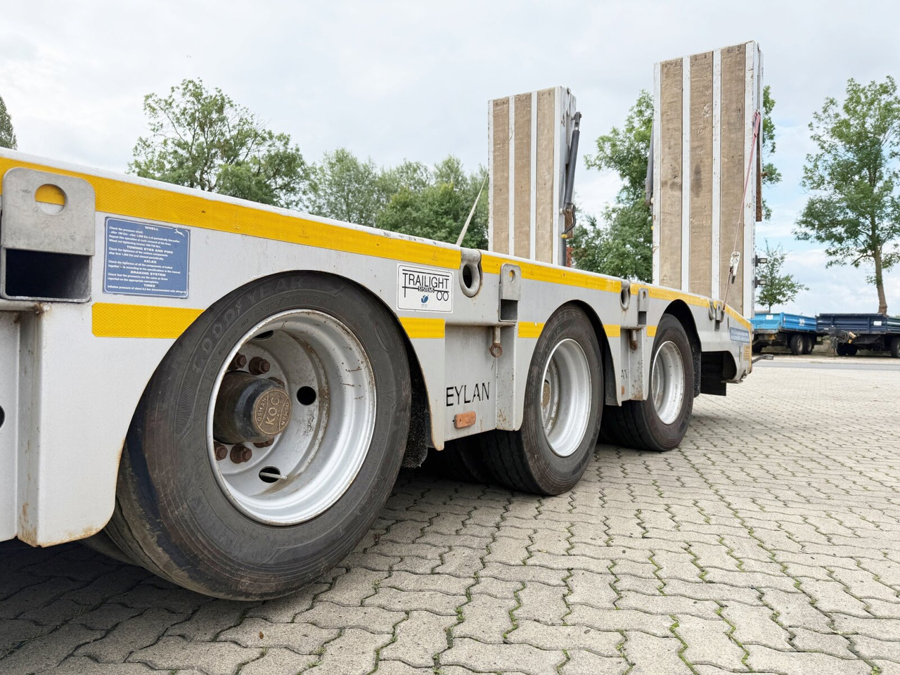 CYL 3 CYL 3, mit Lift-/Lenkachse, faltbare Rampen - Low loader semi-trailer: picture 3 CYL 3 CYL 3, mit Lift-/Lenkachse, faltbare Rampen - Low loader semi-trailer: picture 3