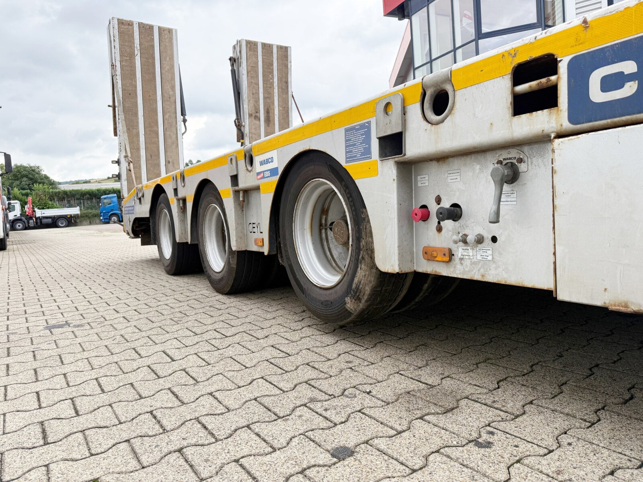 CYL 3 CYL 3, mit Lift-/Lenkachse, faltbare Rampen - Low loader semi-trailer: picture 2 CYL 3 CYL 3, mit Lift-/Lenkachse, faltbare Rampen - Low loader semi-trailer: picture 2