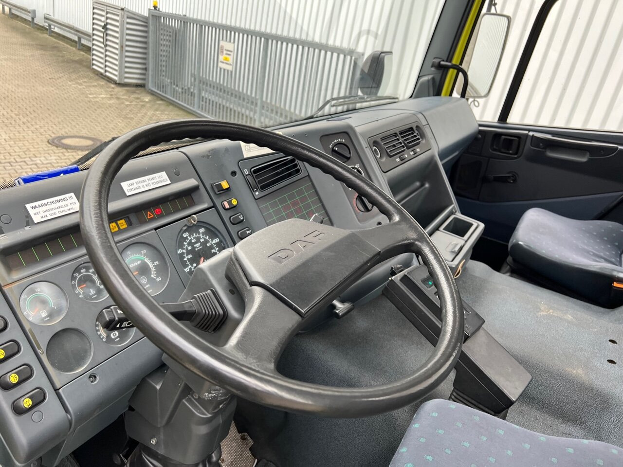 DAF 65.210 4x4 65.210 4x4 - Hook lift truck: picture 4 DAF 65.210 4x4 65.210 4x4 - Hook lift truck: picture 4