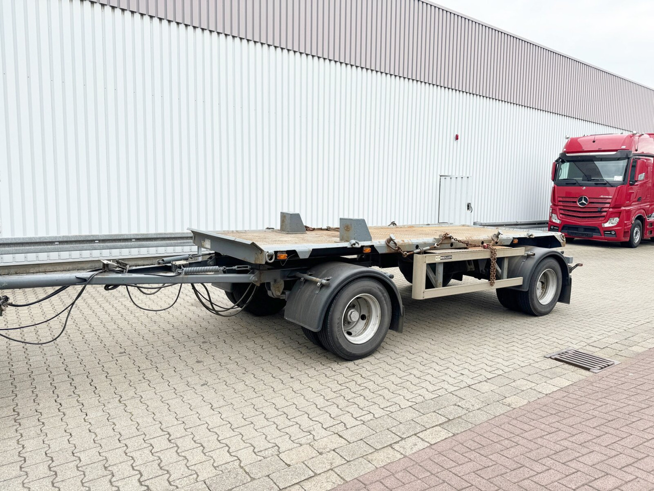 HKM A 18 ZB 3,4 A 18 ZB 3,4 Absetzanhänger - Container transporter/ Swap body trailer: picture 1 HKM A 18 ZB 3,4 A 18 ZB 3,4 Absetzanhänger - Container transporter/ Swap body trailer: picture 1