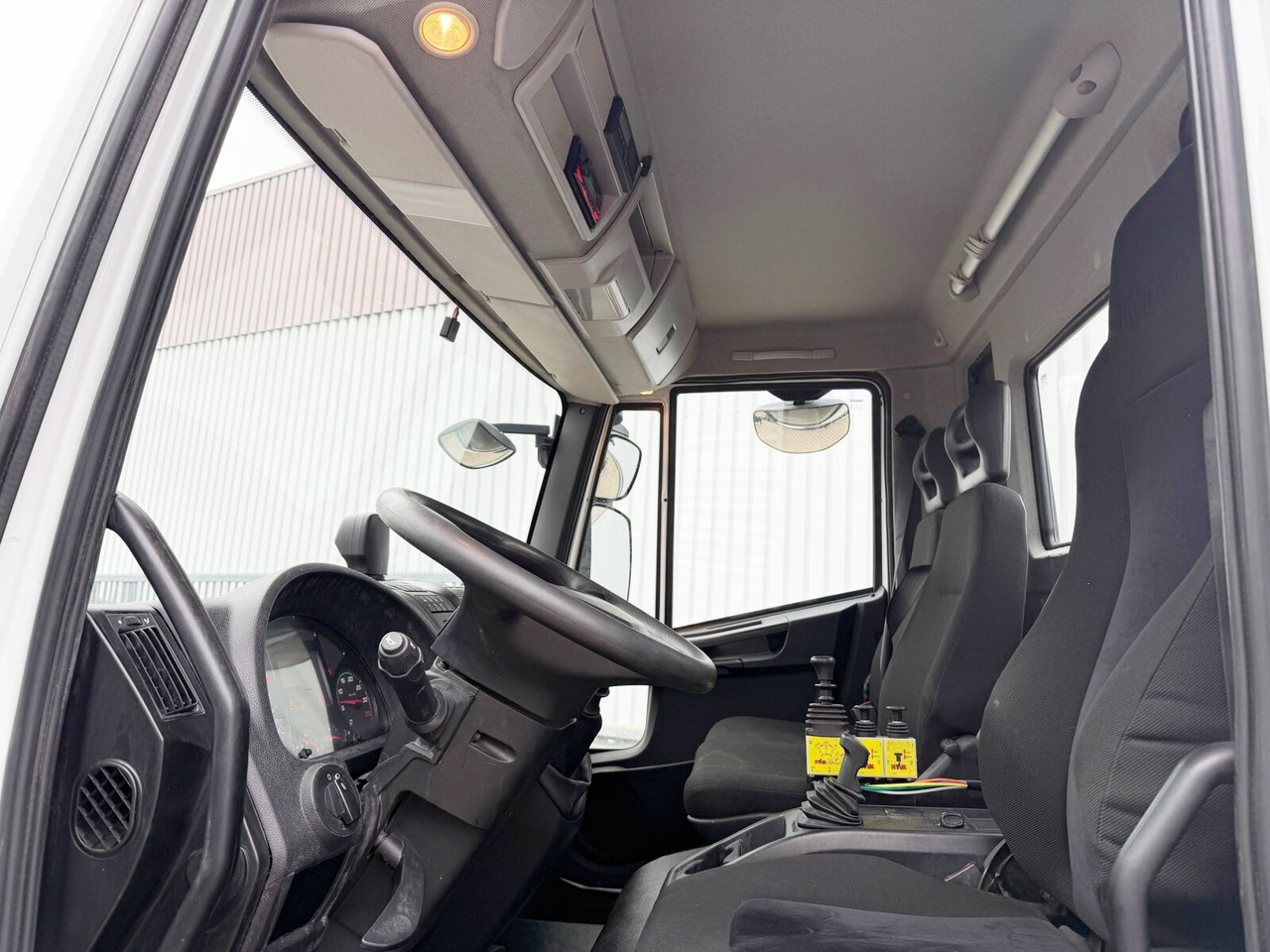 Iveco EuroCargo ML120E22 4x2 EuroCargo ML120E22 4x2, City-Abroller - Hook lift truck: picture 2 Iveco EuroCargo ML120E22 4x2 EuroCargo ML120E22 4x2, City-Abroller - Hook lift truck: picture 2