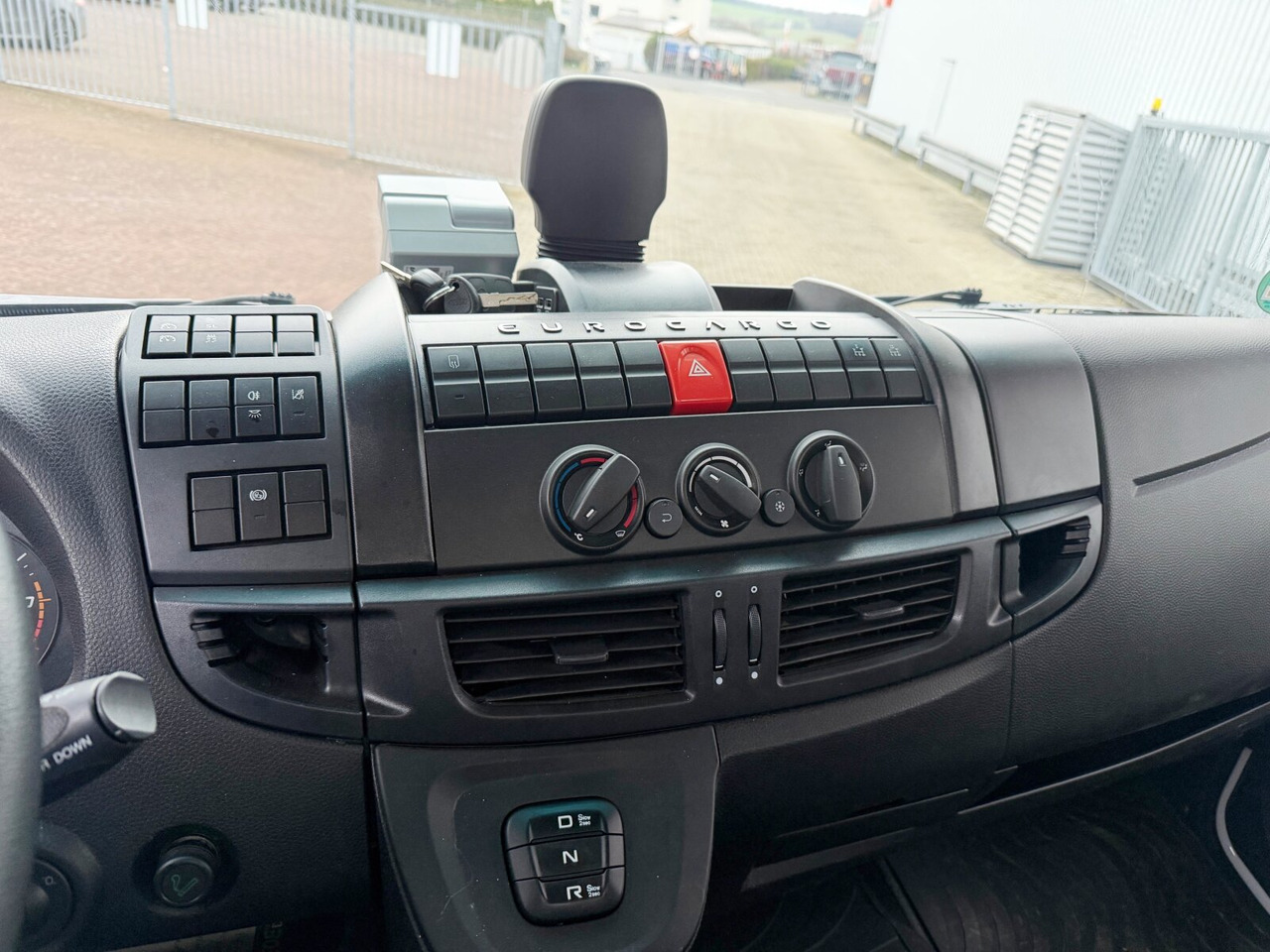 Iveco ML180E32 4x2 ML180E32 4x2 - Tipper: picture 4 Iveco ML180E32 4x2 ML180E32 4x2 - Tipper: picture 4