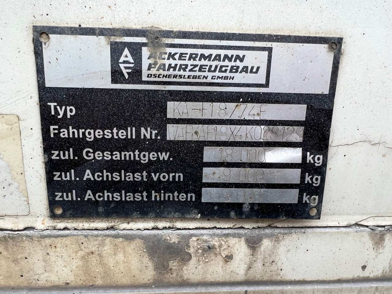 KA-F 18/74E Ackermann, Oschersl. KA-F 18/74E mit LBW MBB, 44cbm - Closed box trailer: picture 5 KA-F 18/74E Ackermann, Oschersl. KA-F 18/74E mit LBW MBB, 44cbm - Closed box trailer: picture 5
