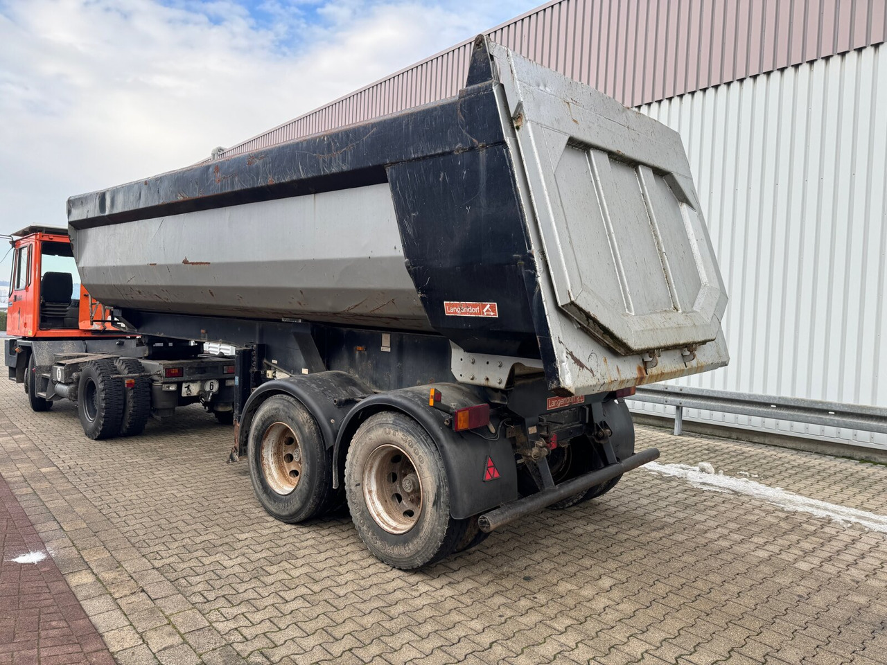 Langendorf SKA-HS 18/27 SKA-HS 18/27, Stahlmulde ca. 24m³ - Tipper semi-trailer: picture 5 Langendorf SKA-HS 18/27 SKA-HS 18/27, Stahlmulde ca. 24m³ - Tipper semi-trailer: picture 5