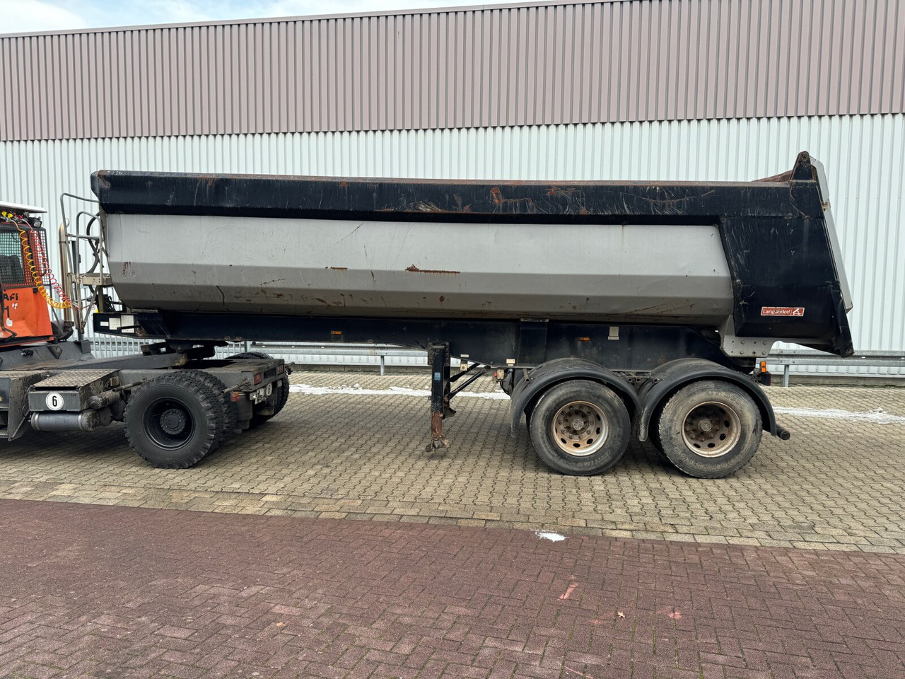 Langendorf SKA-HS 18/27 SKA-HS 18/27, Stahlmulde ca. 24m³ - Tipper semi-trailer: picture 4 Langendorf SKA-HS 18/27 SKA-HS 18/27, Stahlmulde ca. 24m³ - Tipper semi-trailer: picture 4