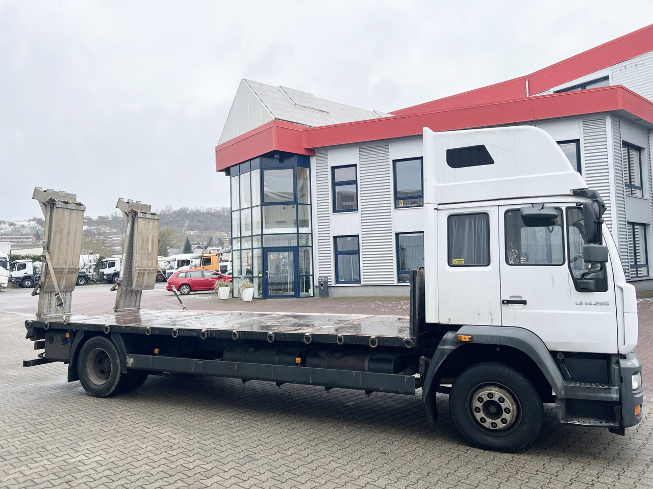 Dropside/ Flatbed truck MAN LE 14.280 4x2 L LE 14.280 4x2 L, Maschinentransporter, 2x AHK: picture 9