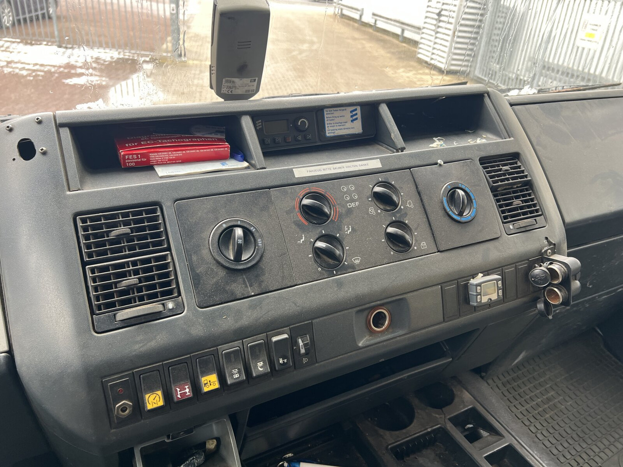 Dropside/ Flatbed truck MAN LE 14.280 4x2 L LE 14.280 4x2 L, Maschinentransporter, 2x AHK: picture 7
