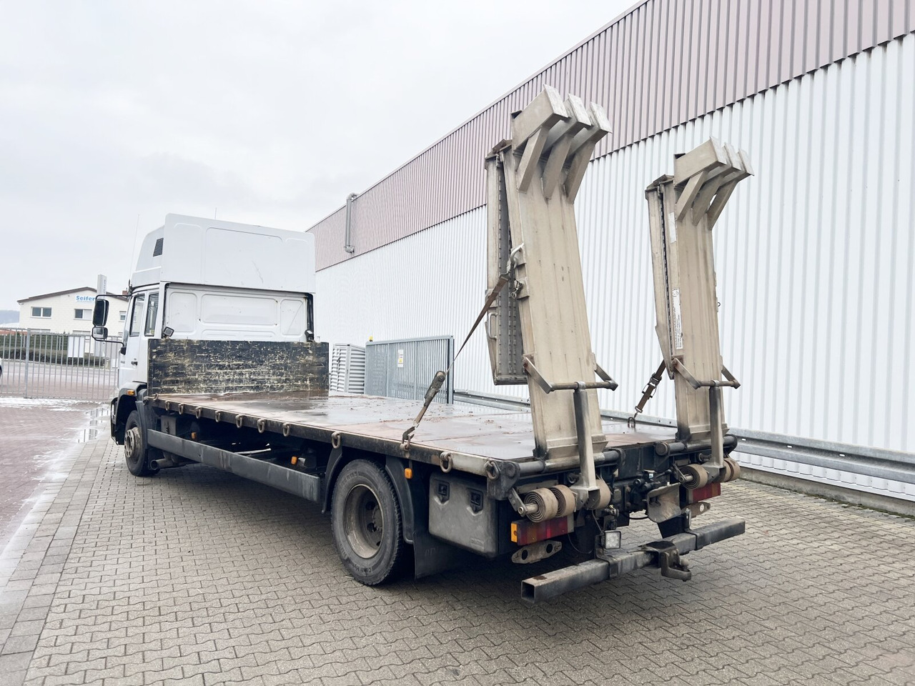 Dropside/ Flatbed truck MAN LE 14.280 4x2 L LE 14.280 4x2 L, Maschinentransporter, 2x AHK: picture 11