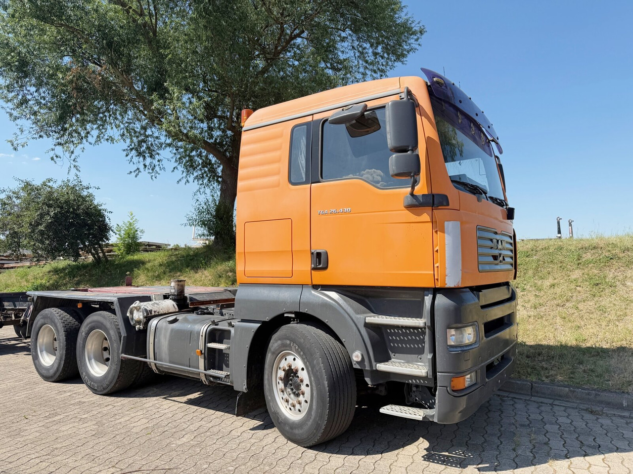 MAN TGA 26.430 6X4 BL TGA 26.430 6X4 BL - Cab chassis truck: picture 1 MAN TGA 26.430 6X4 BL TGA 26.430 6X4 BL - Cab chassis truck: picture 1