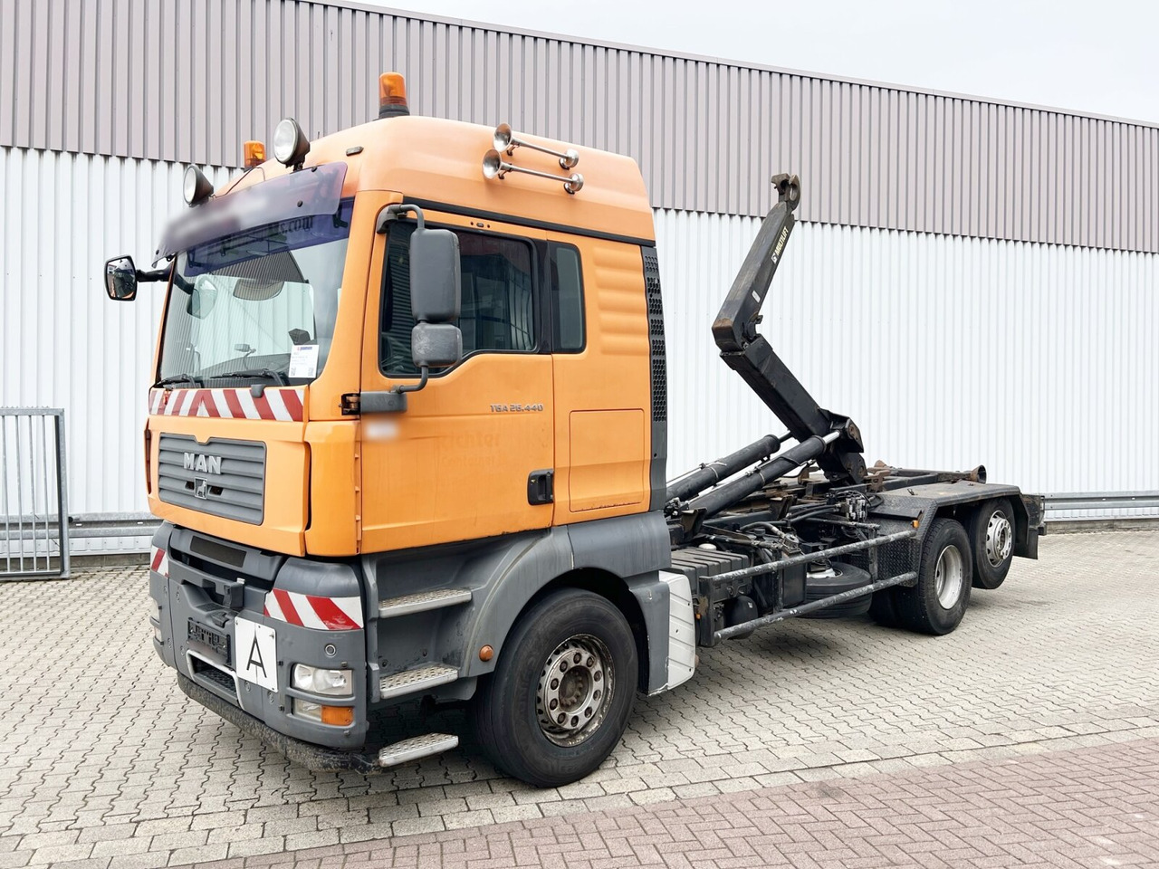 MAN TGA 26.440 6X2-2 BL TGA 26.440 6X2-2 BL, Liftachse - Hook lift truck: picture 1 MAN TGA 26.440 6X2-2 BL TGA 26.440 6X2-2 BL, Liftachse - Hook lift truck: picture 1