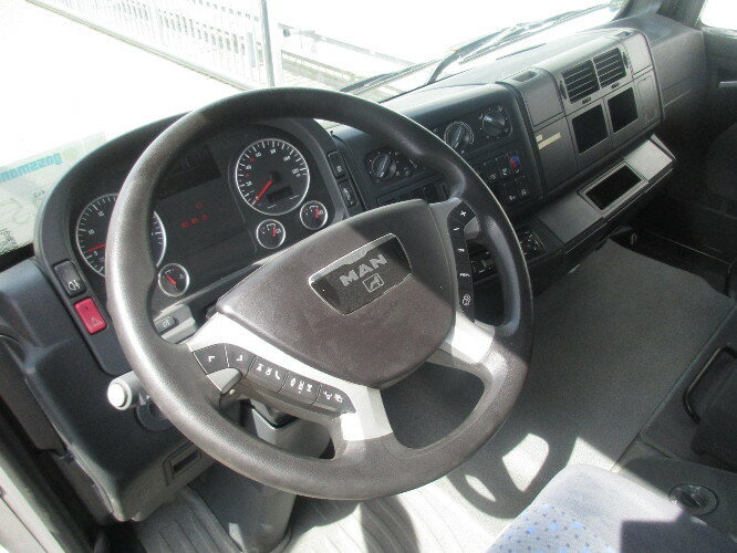MAN TGL 12.240 BL 4x2 TGL 12.240BL 4x2, mit Kran Hiab 088 mit Funk - Crane truck, Curtain side truck: picture 4 MAN TGL 12.240 BL 4x2 TGL 12.240BL 4x2, mit Kran Hiab 088 mit Funk - Crane truck, Curtain side truck: picture 4