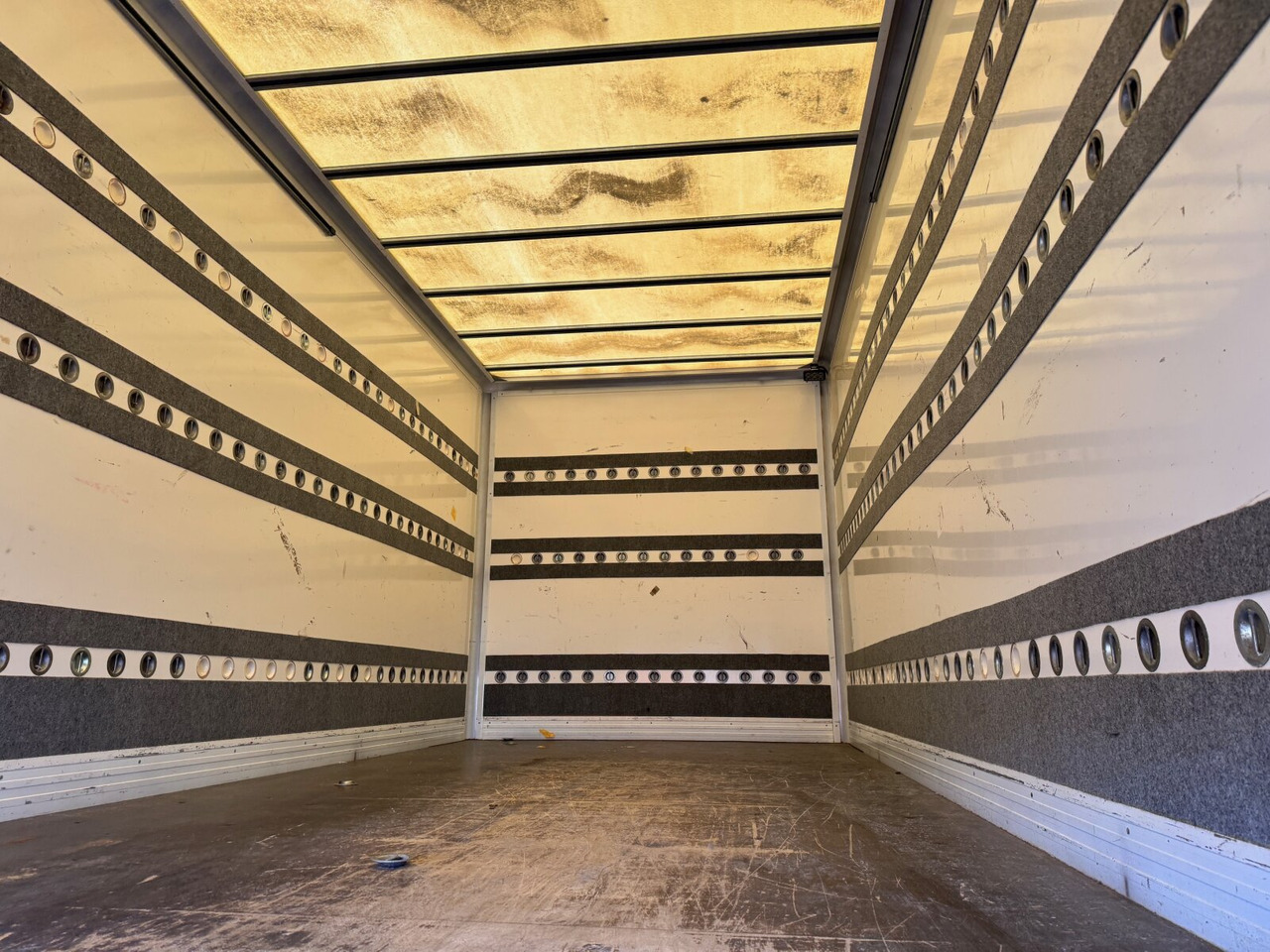 Box truck MAN TGL 8.150 4x2 BL TGL 8.150 4x2 BL, Möbelkoffer mit Rolltor: picture 11