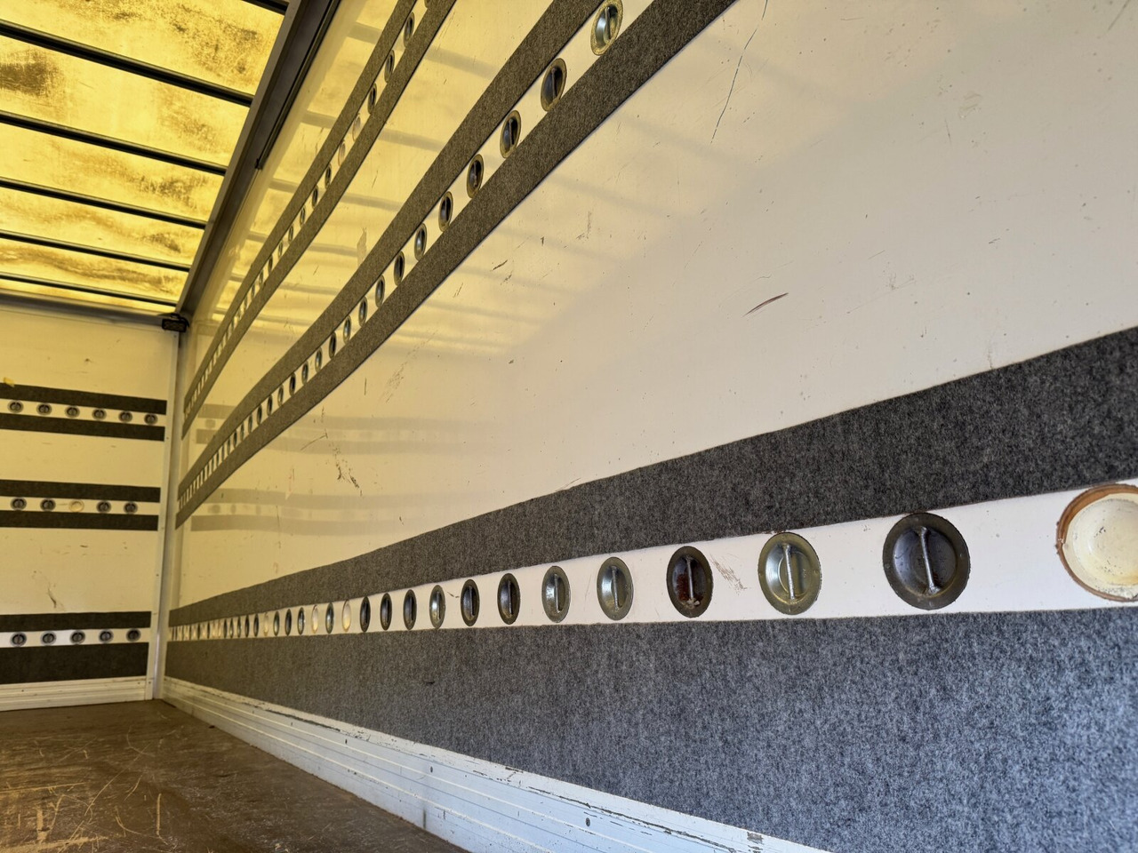 Box truck MAN TGL 8.150 4x2 BL TGL 8.150 4x2 BL, Möbelkoffer mit Rolltor: picture 12