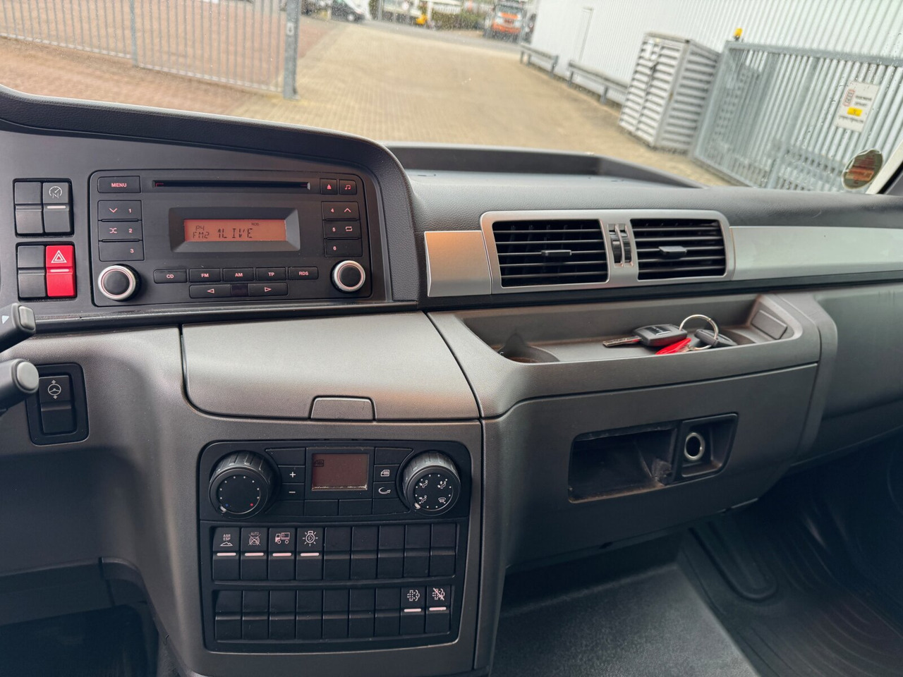 Box truck MAN TGL 8.150 4x2 BL TGL 8.150 4x2 BL, Möbelkoffer mit Rolltor: picture 5