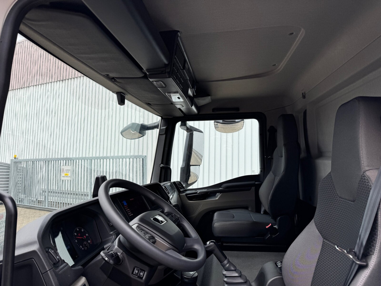 MAN TGL 8.160 4x2 BL CH TGL 8.160 4x2 BL CH - Cab chassis truck: picture 3 MAN TGL 8.160 4x2 BL CH TGL 8.160 4x2 BL CH - Cab chassis truck: picture 3