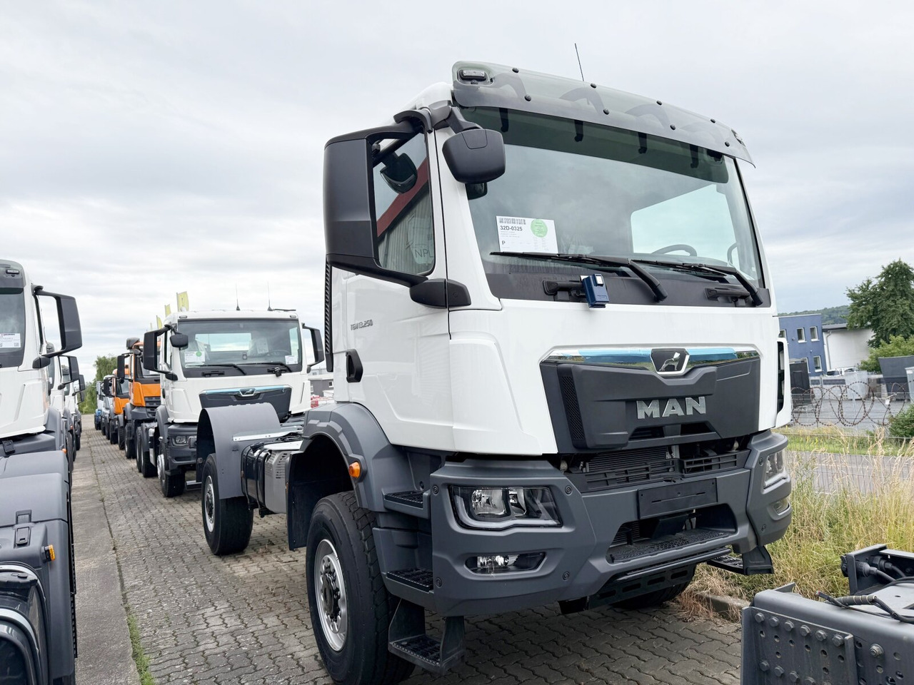 MAN TGM 13.250 4x4 BB CH TGM 13.250 4x4 BB CH, Only Export - Cab chassis truck: picture 1 MAN TGM 13.250 4x4 BB CH TGM 13.250 4x4 BB CH, Only Export - Cab chassis truck: picture 1