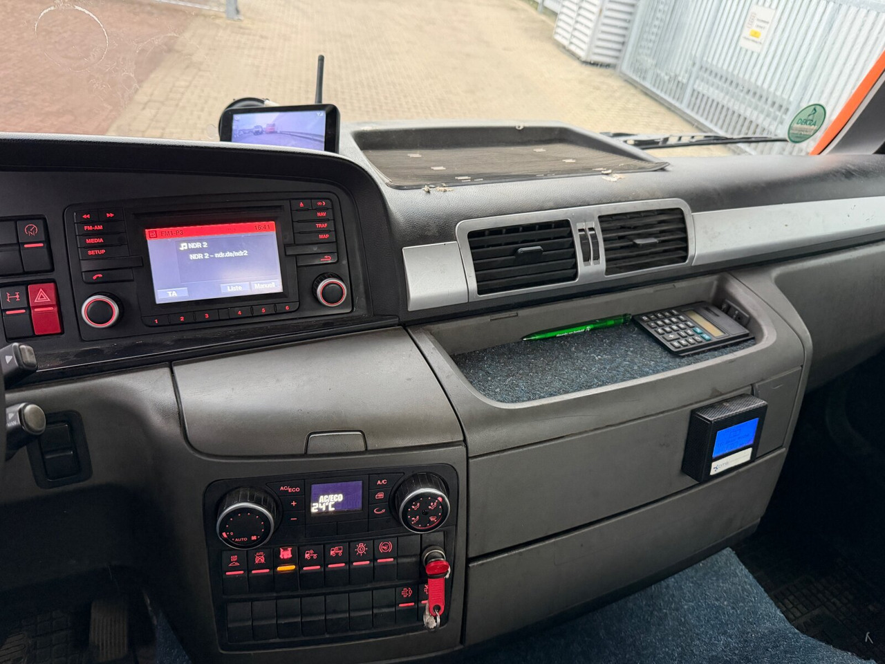 MAN TGM 18.290 4x2 BB TGM 18.290 4x2 BB, Tele-Absetzer - Skip loader truck: picture 4 MAN TGM 18.290 4x2 BB TGM 18.290 4x2 BB, Tele-Absetzer - Skip loader truck: picture 4