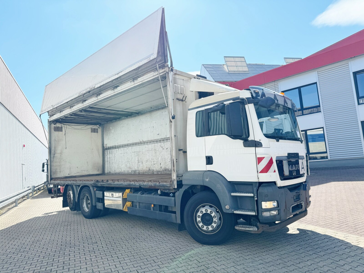 MAN TGS 26.360 6X2-4 BL TGS 26.360 6X2-4 BL, Lift-/Lenkachse, Stapleraufnahme - Box truck: picture 1 MAN TGS 26.360 6X2-4 BL TGS 26.360 6X2-4 BL, Lift-/Lenkachse, Stapleraufnahme - Box truck: picture 1