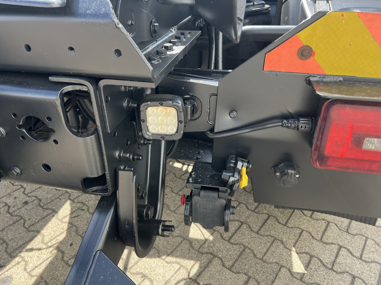 MAN TGS 26.500 6x4H-4 BL TGS 26.500 6x4H-4 BL, HydroDrive, PriTarder, Lenk-/Liftachse, AT-Motor - Hook lift truck: picture 5 MAN TGS 26.500 6x4H-4 BL TGS 26.500 6x4H-4 BL, HydroDrive, PriTarder, Lenk-/Liftachse, AT-Motor - Hook lift truck: picture 5