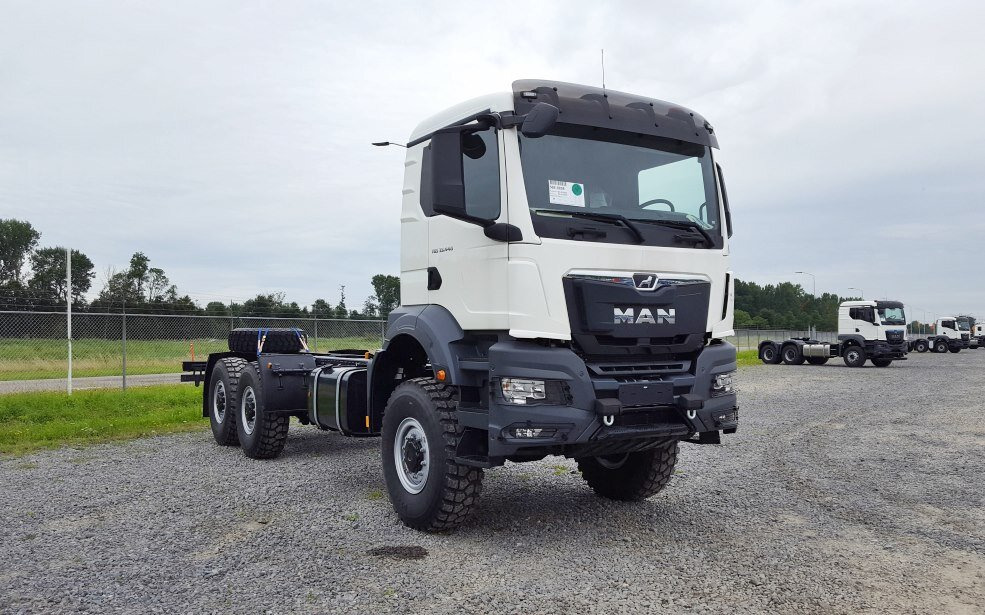 MAN TGS 33.440 6x6 BB CH TGS 33.440 6x6 BB CH, Euro2, Einzelbereifung, 4x vorhanden! - Cab chassis truck: picture 2 MAN TGS 33.440 6x6 BB CH TGS 33.440 6x6 BB CH, Euro2, Einzelbereifung, 4x vorhanden! - Cab chassis truck: picture 2