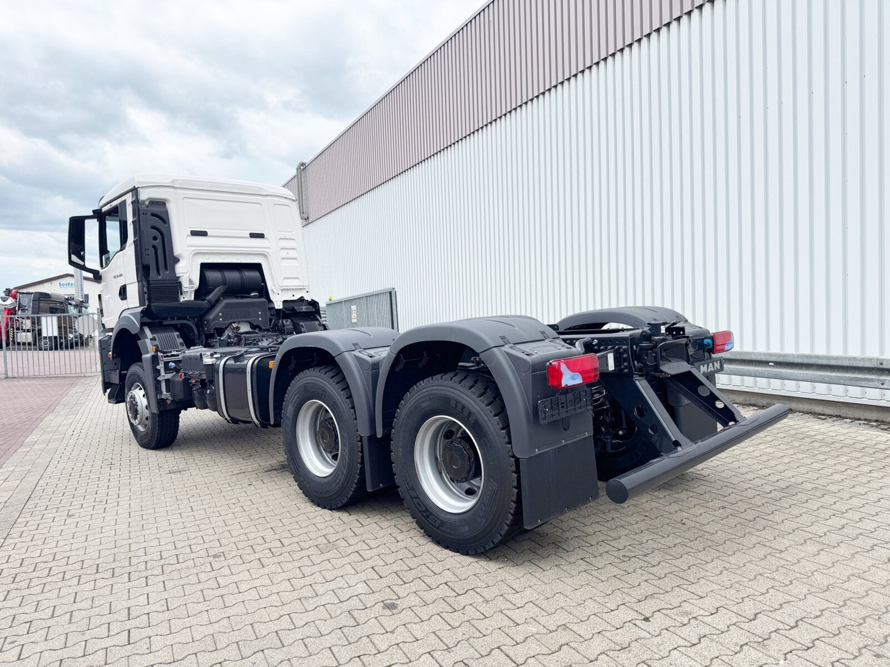 New Cab chassis truck MAN TGS 33.480 6x6 BB CH TGS 33.480 6x6 BB CH, Hohe Bauart, Nebenantrieb: picture 12