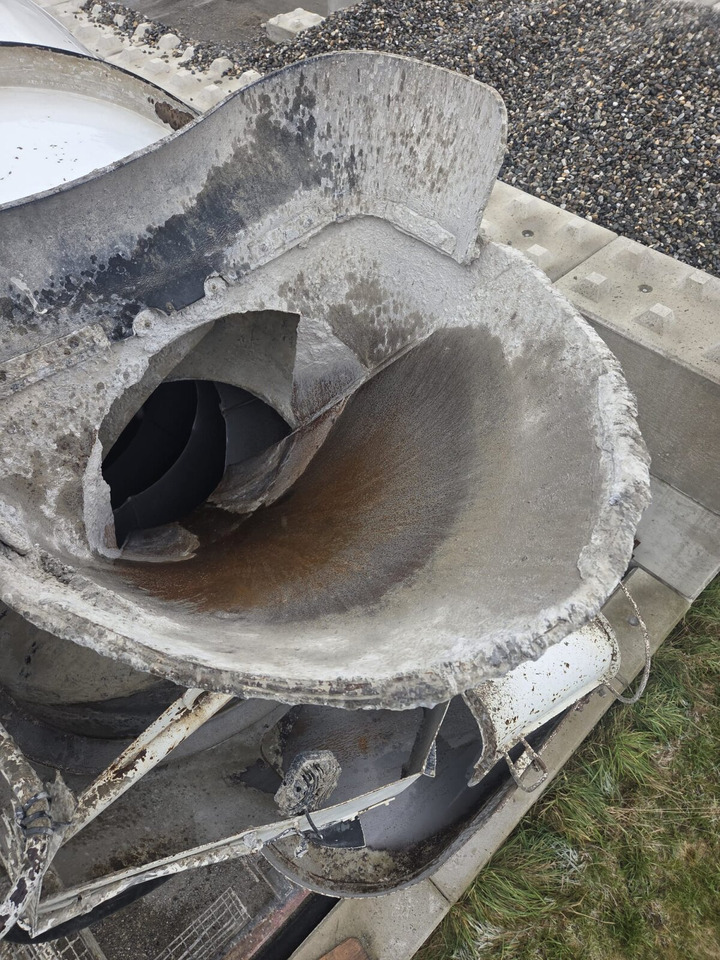 MAN TGS 35.440BB 8x4 TGS 35.440 BB/8x4, 9 cbm, Liebherr HTM 904 F - Concrete mixer truck: picture 3 MAN TGS 35.440BB 8x4 TGS 35.440 BB/8x4, 9 cbm, Liebherr HTM 904 F - Concrete mixer truck: picture 3