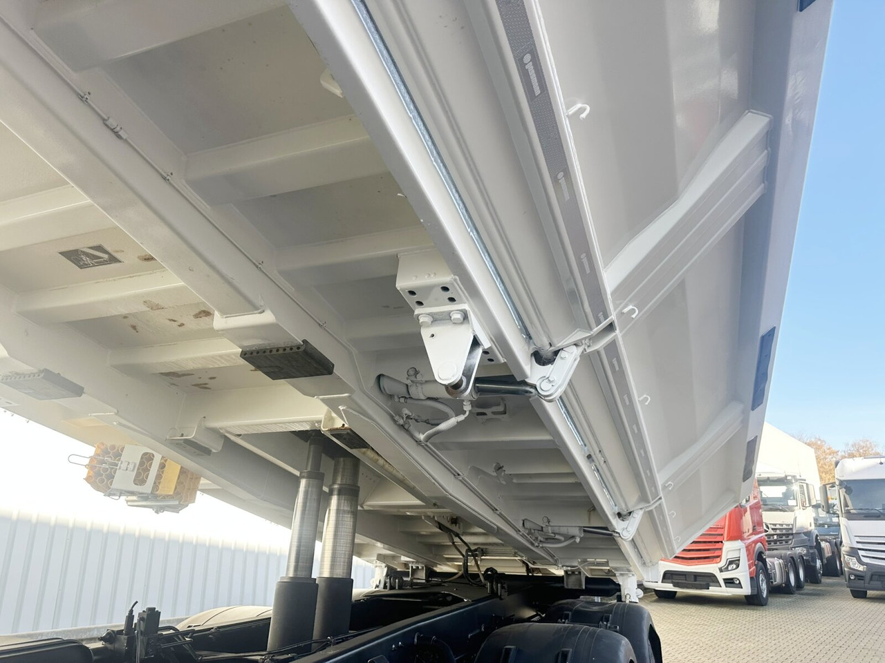 MAN TGS 35.460 8X4 BB TGS 35.460 8X4 BB, Meiller Bordmatik 13m³ - Tipper: picture 2 MAN TGS 35.460 8X4 BB TGS 35.460 8X4 BB, Meiller Bordmatik 13m³ - Tipper: picture 2