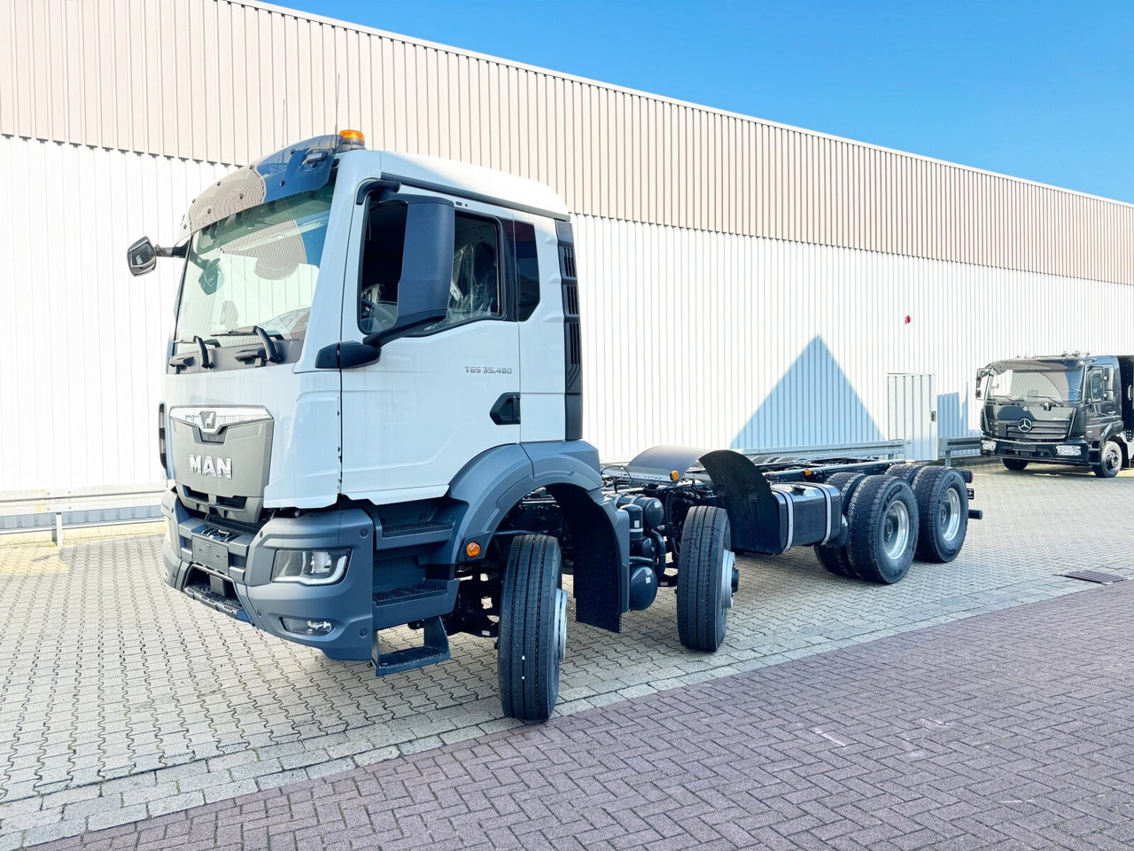 MAN TGS 35.480 8x6H BL CH TGS 35.480 8x6H BL CH, HydroDrive, Navi, Nebenantrieb - Cab chassis truck: picture 1 MAN TGS 35.480 8x6H BL CH TGS 35.480 8x6H BL CH, HydroDrive, Navi, Nebenantrieb - Cab chassis truck: picture 1