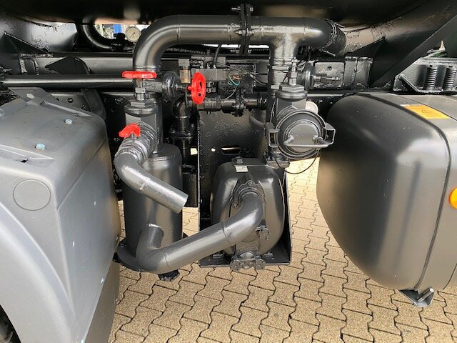 MAN TGS 40.400 6x4 BB TGS 40.400 6x4 BB mit 20.000l Tank - Tanker truck: picture 2 MAN TGS 40.400 6x4 BB TGS 40.400 6x4 BB mit 20.000l Tank - Tanker truck: picture 2