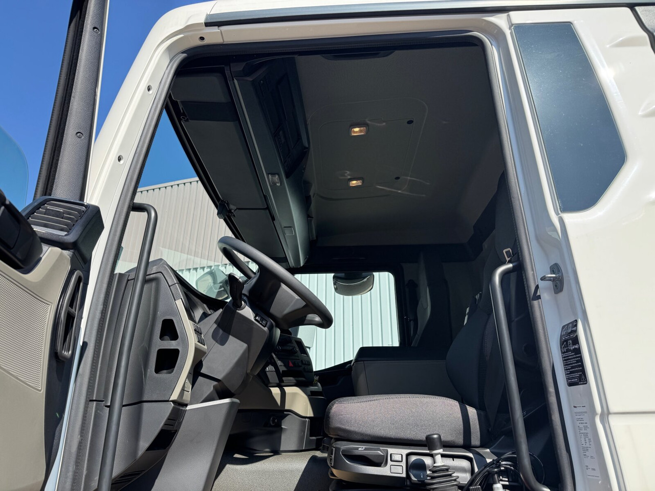 MAN TGS 41.440/480 8x4 BB TGS 41.440/480 8x4 BB, Standard Mulde ca. 18m³ - Cab chassis truck: picture 2 MAN TGS 41.440/480 8x4 BB TGS 41.440/480 8x4 BB, Standard Mulde ca. 18m³ - Cab chassis truck: picture 2