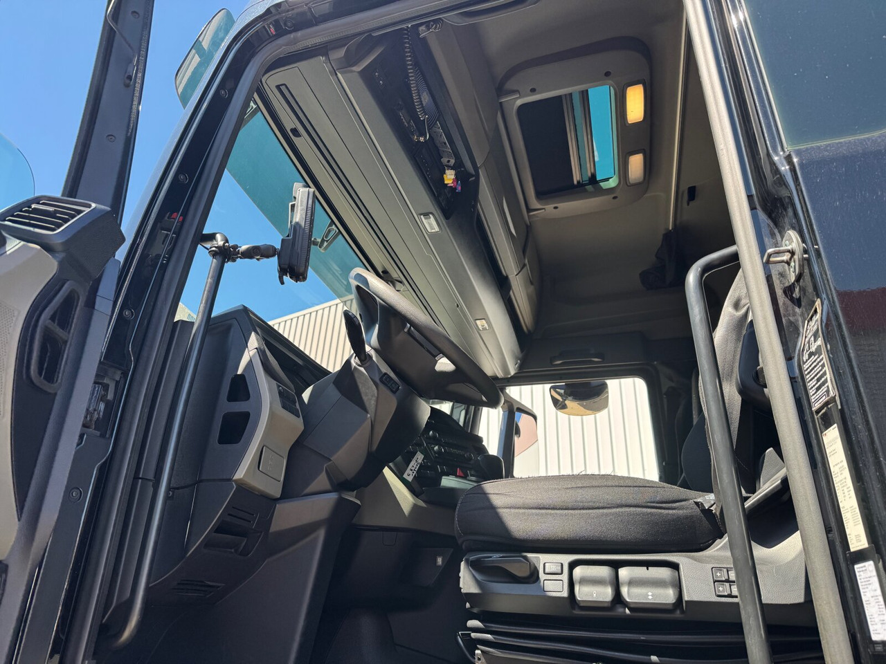 MAN TGX 26.510 6X2-4 LL TGX 26.510 6X2-4 LL, Lenk-/Liftachse, Funk - Hook lift truck: picture 3 MAN TGX 26.510 6X2-4 LL TGX 26.510 6X2-4 LL, Lenk-/Liftachse, Funk - Hook lift truck: picture 3