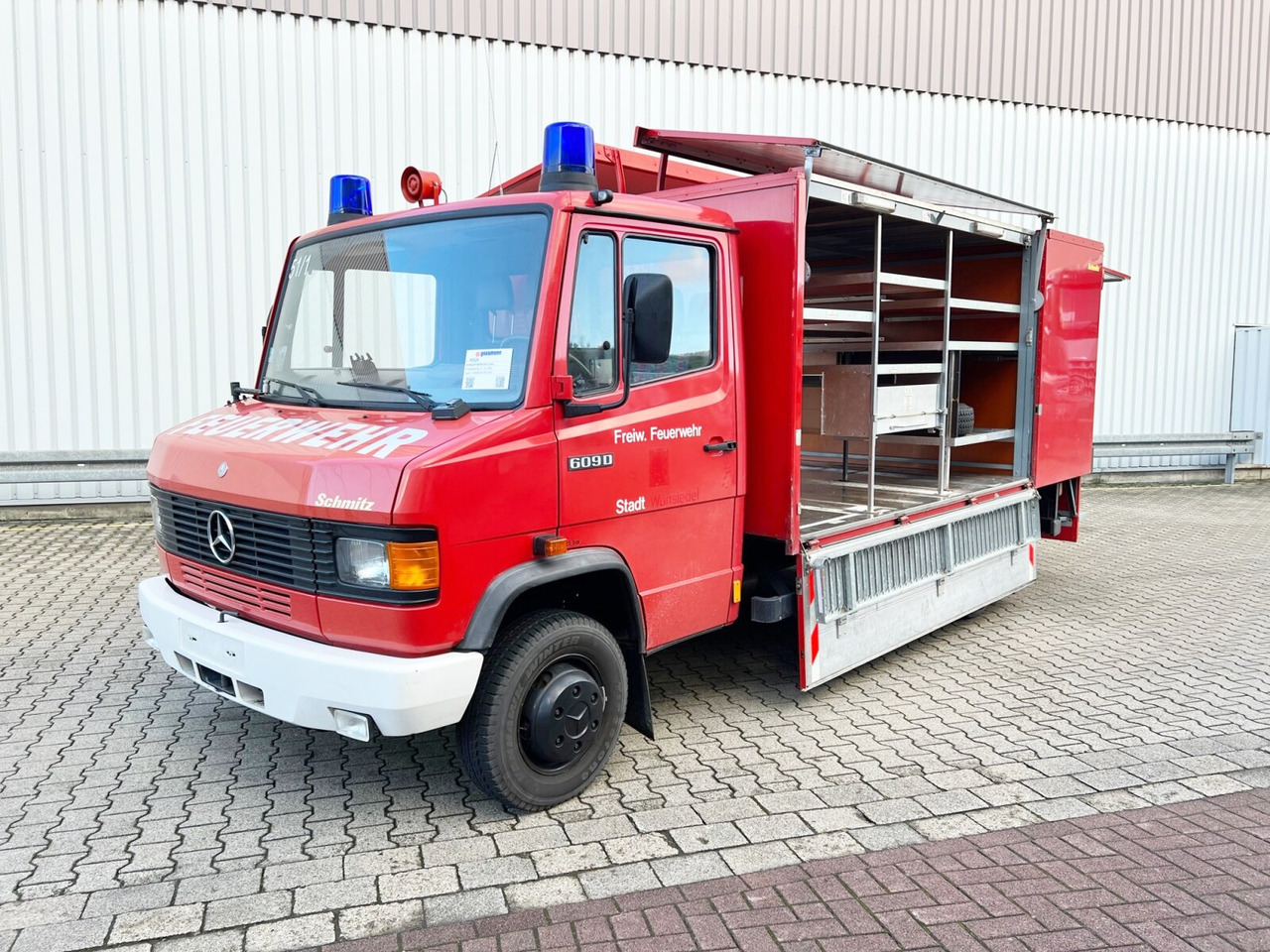 Mercedes-Benz 609 D 4x2 609 D 4x2, Feuerwehr Gerätewagen - Fire truck: picture 1 Mercedes-Benz 609 D 4x2 609 D 4x2, Feuerwehr Gerätewagen - Fire truck: picture 1