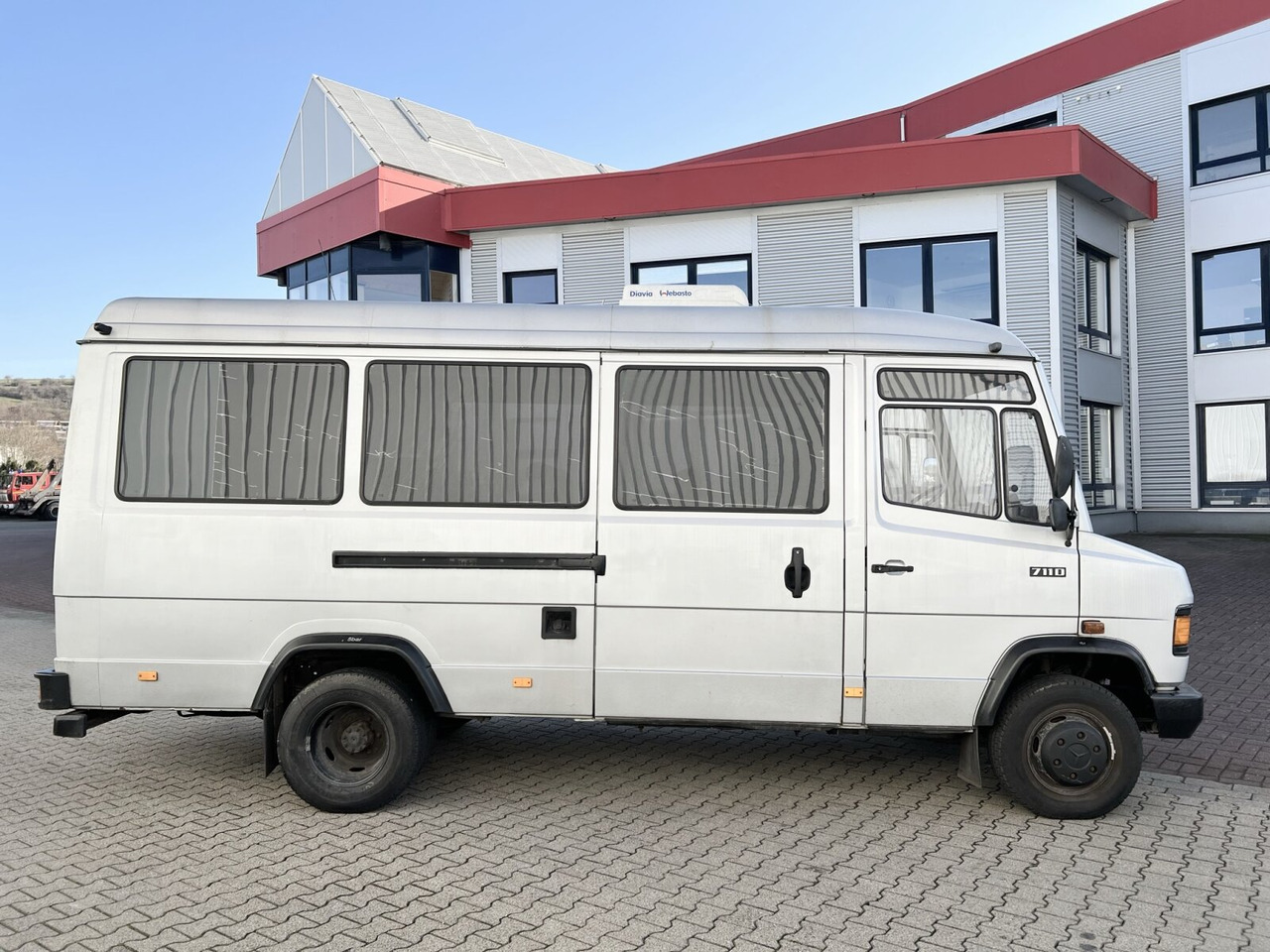 Minibus, Passenger van Mercedes-Benz 711 D-KA 4x2 711 D-KA 4x2, Standklima, 11-Sitze, 2 x on stock: picture 11