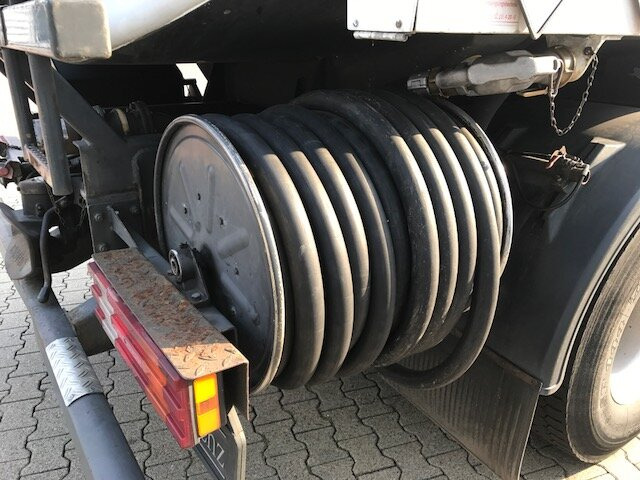 Mercedes-Benz Actros 1841 L 4x2 Actros 1841 L 4x2, Esterer Tankaufbau ca. 13.500l, 2 Kammern - Tanker truck: picture 4 Mercedes-Benz Actros 1841 L 4x2 Actros 1841 L 4x2, Esterer Tankaufbau ca. 13.500l, 2 Kammern - Tanker truck: picture 4
