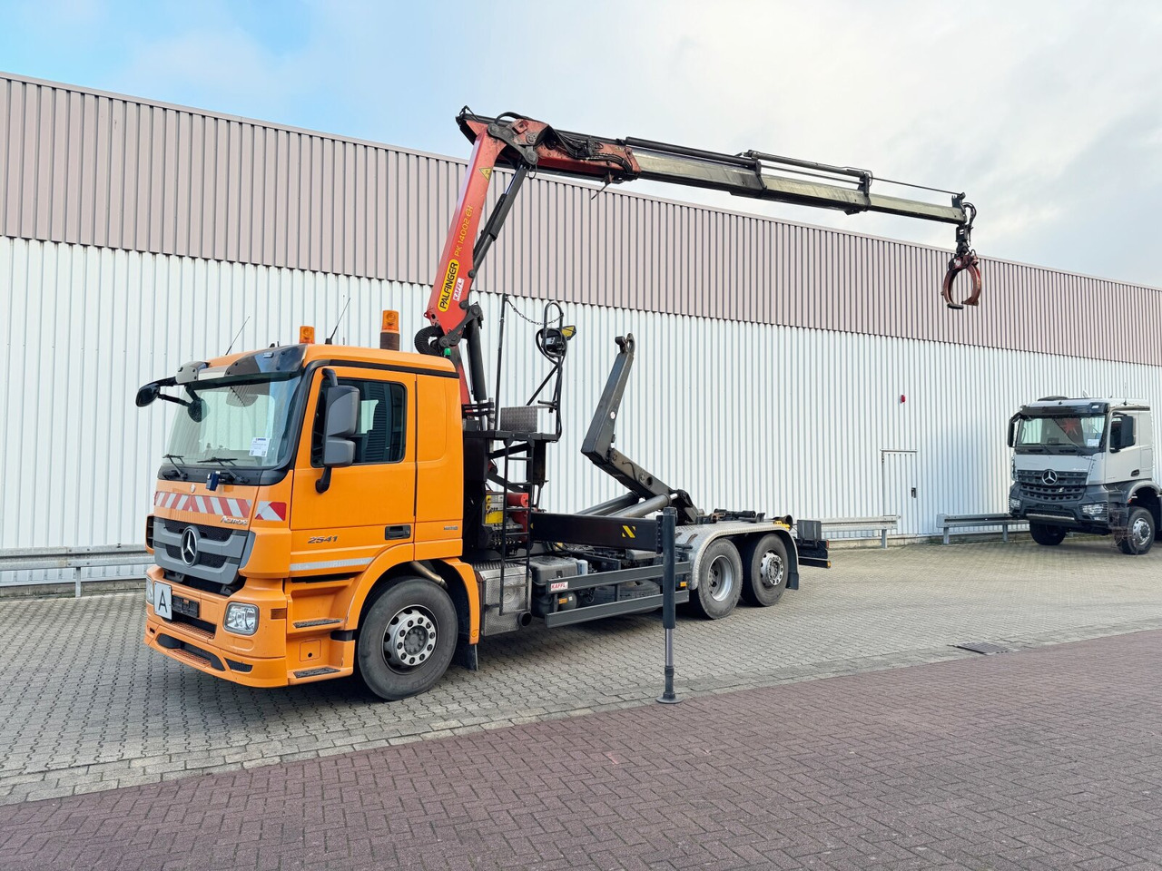 Mercedes-Benz Actros 2541 L 6x2 Actros 2541 L 6x2, Lenkachse, Meiller RK 20.65, Kran Palfinger PK 14002-EH, Funk - Hook lift truck, Crane truck: picture 1 Mercedes-Benz Actros 2541 L 6x2 Actros 2541 L 6x2, Lenkachse, Meiller RK 20.65, Kran Palfinger PK 14002-EH, Funk - Hook lift truck, Crane truck: picture 1