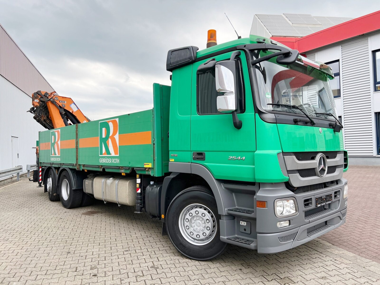 Crane truck, Dropside/ Flatbed truck Mercedes-Benz Actros 2544 L 6x2 Actros 2544 L 6x2, Retarder, Lenkachse, Heckkran HMF 3000-K5 + Jip, Funk: picture 9