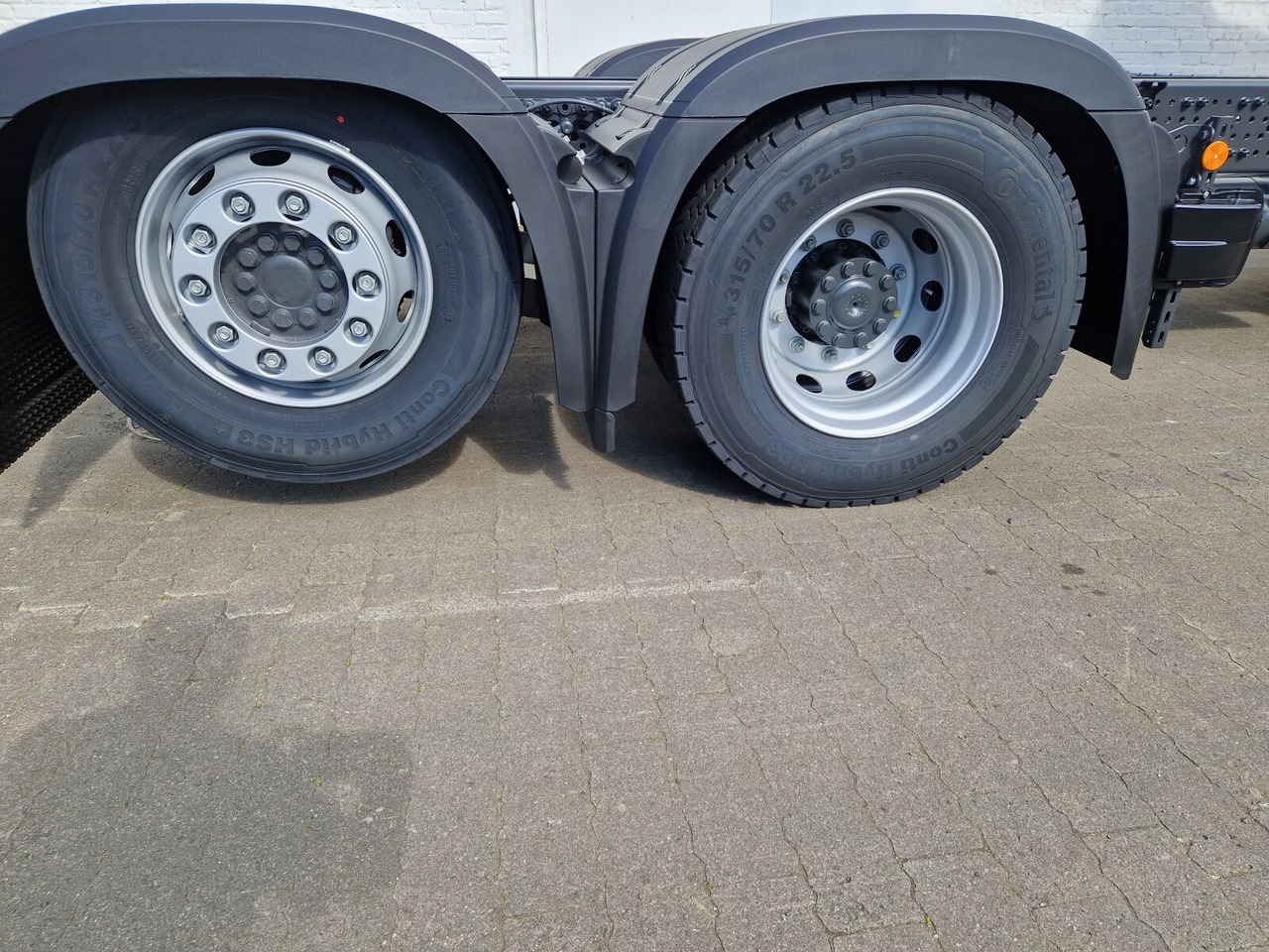 Mercedes-Benz Actros 2553 LL 6x2 Actros 2553 LL 6x2, Retarder, Liftachse, MultimediaCockpit, LED, Navi - Cab chassis truck: picture 3 Mercedes-Benz Actros 2553 LL 6x2 Actros 2553 LL 6x2, Retarder, Liftachse, MultimediaCockpit, LED, Navi - Cab chassis truck: picture 3