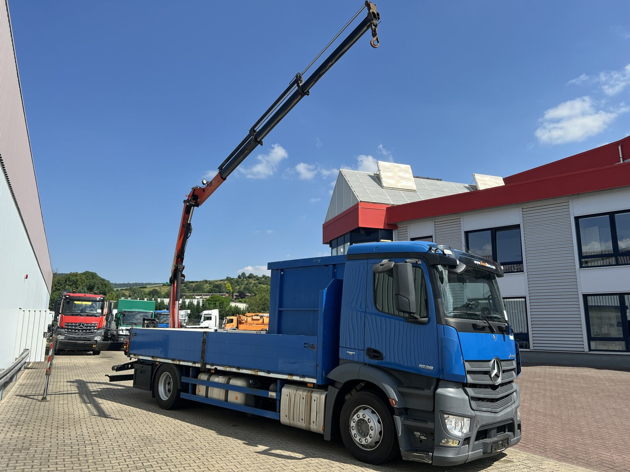 Crane truck Mercedes-Benz Antos 1836 L 4x2 Antos 1836 L 4x2, Glastransporter, Heckkran Palfinger Pk 12002-EH, Funk: picture 9