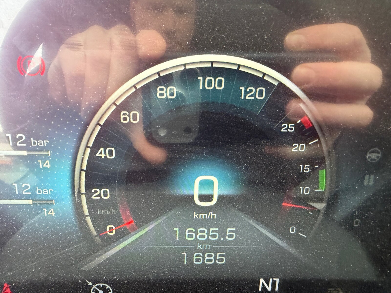 Mercedes-Benz Arocs 1840 K 4x2 Arocs 1840 K 4x2, MultimediaCockpit, 2x Nebenantrieb, NMV & Motorabtrieb - Hook lift truck: picture 4 Mercedes-Benz Arocs 1840 K 4x2 Arocs 1840 K 4x2, MultimediaCockpit, 2x Nebenantrieb, NMV & Motorabtrieb - Hook lift truck: picture 4