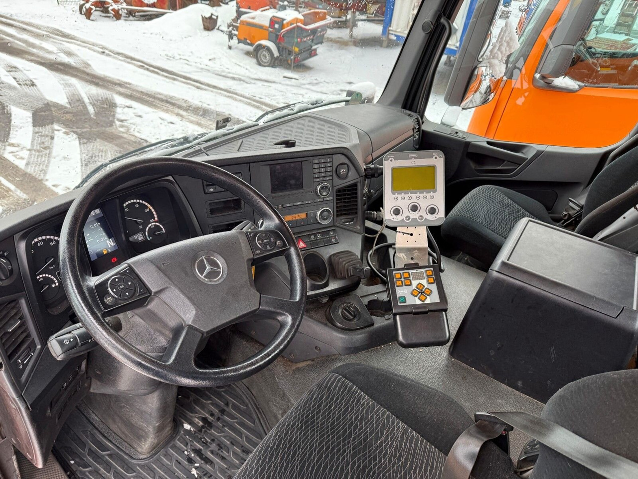 Mercedes-Benz Arocs 2036 AK 4x4 Arocs 2036 AK 4x4, Winterdienstausstattung, Grounder, Motorabtrieb, Bordmatik - Tipper: picture 5 Mercedes-Benz Arocs 2036 AK 4x4 Arocs 2036 AK 4x4, Winterdienstausstattung, Grounder, Motorabtrieb, Bordmatik - Tipper: picture 5