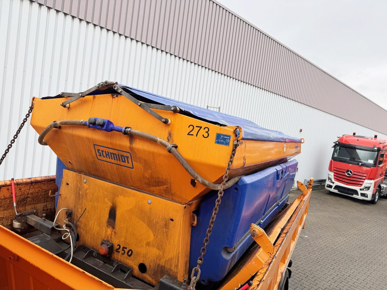 Mercedes-Benz Arocs 2036 AK 4x4 Arocs 2036 AK 4x4, Winterdienstausstattung, Grounder, Motorabtrieb, Bordmatik - Tipper: picture 3 Mercedes-Benz Arocs 2036 AK 4x4 Arocs 2036 AK 4x4, Winterdienstausstattung, Grounder, Motorabtrieb, Bordmatik - Tipper: picture 3