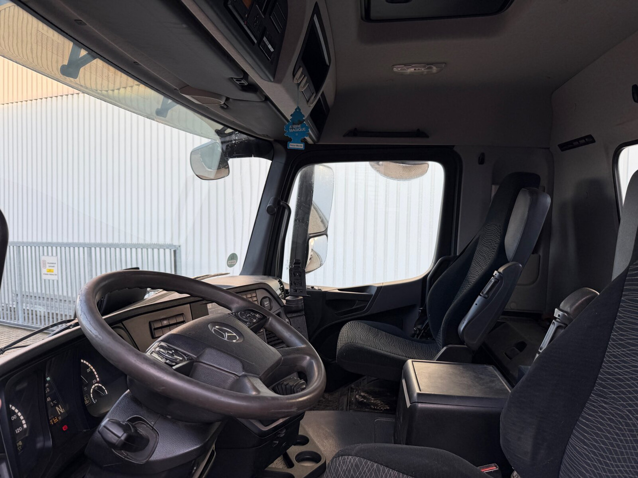 Mercedes-Benz Arocs 2540 L 6x2 Arocs 2540 L 6x2, Liftachse, Motorabtrieb, VDL Abrollanlage S 21-5200 - Hook lift truck: picture 4 Mercedes-Benz Arocs 2540 L 6x2 Arocs 2540 L 6x2, Liftachse, Motorabtrieb, VDL Abrollanlage S 21-5200 - Hook lift truck: picture 4