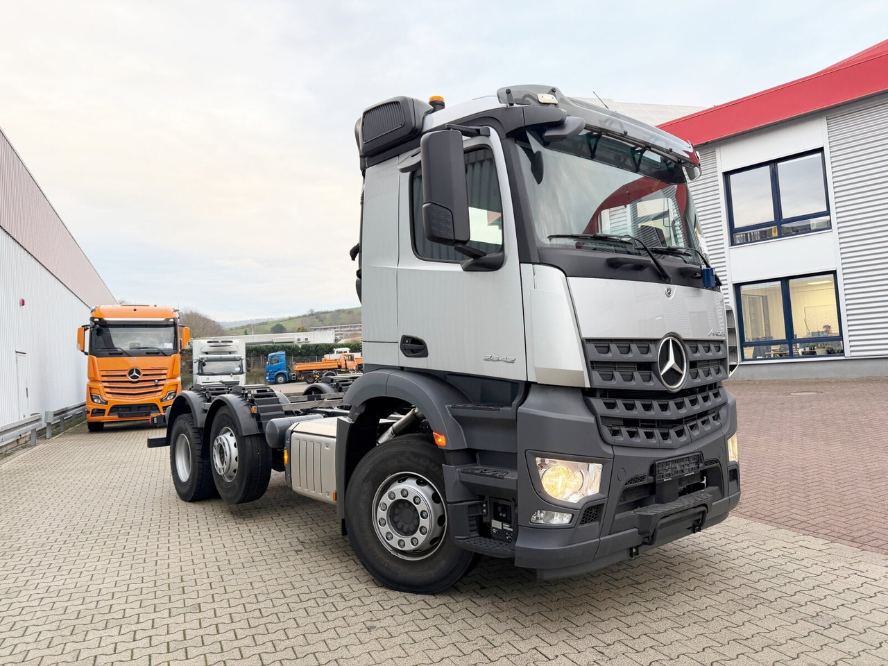 Mercedes-Benz Arocs 2542 L 6x2/4 Arocs 2542/45 L 6x2/4, Vorlauflenk-/liftachse, Navi, MultimediaCockpit leasing Mercedes-Benz Arocs 2542 L 6x2/4 Arocs 2542/45 L 6x2/4, Vorlauflenk-/liftachse, Navi, MultimediaCockpit: picture 9