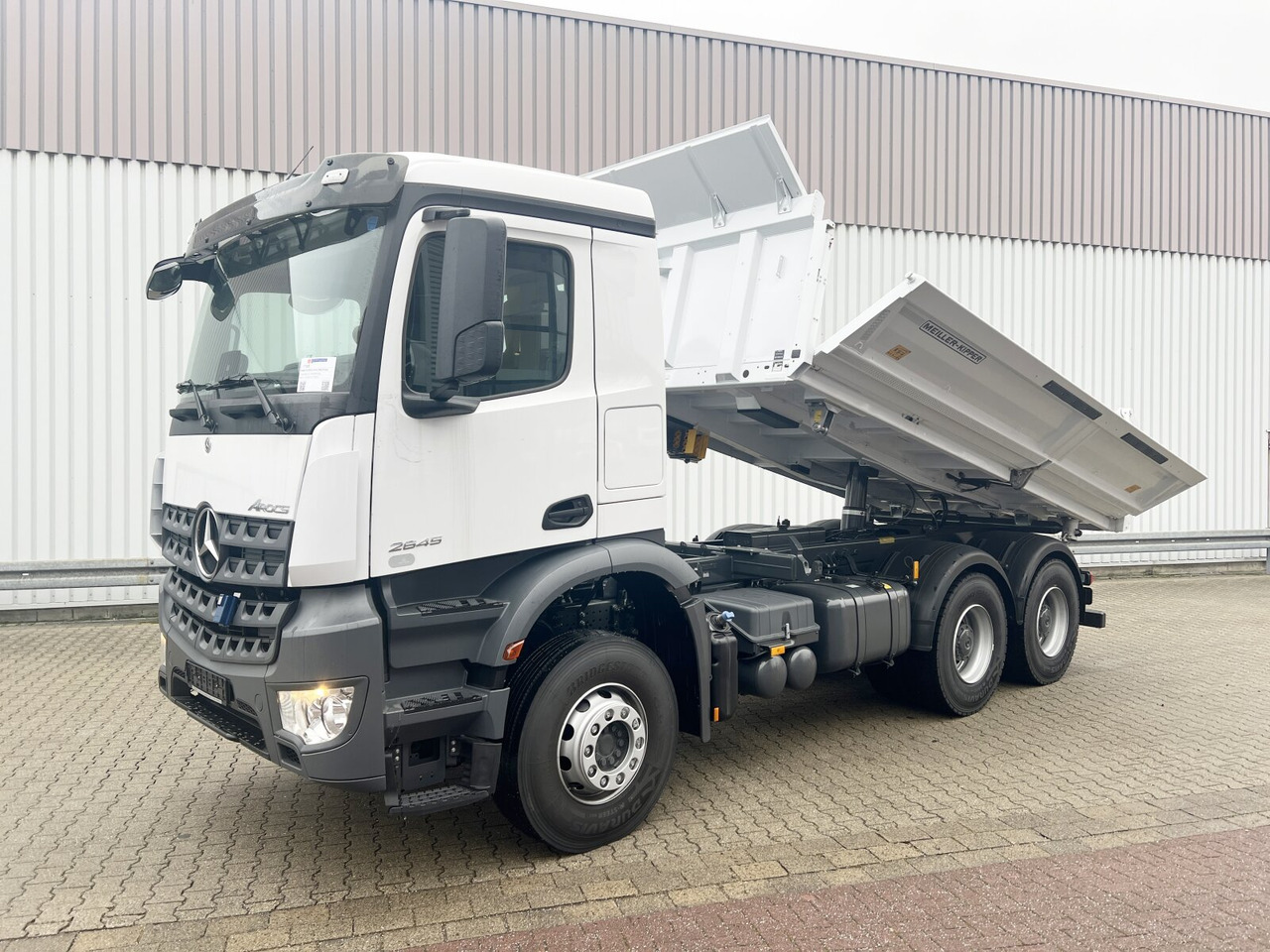 Mercedes-Benz Arocs 2645 K 6x4 Arocs 2645 K 6x4, MultimediaCockpit, Bordmatik links - Tipper: picture 1 Mercedes-Benz Arocs 2645 K 6x4 Arocs 2645 K 6x4, MultimediaCockpit, Bordmatik links - Tipper: picture 1