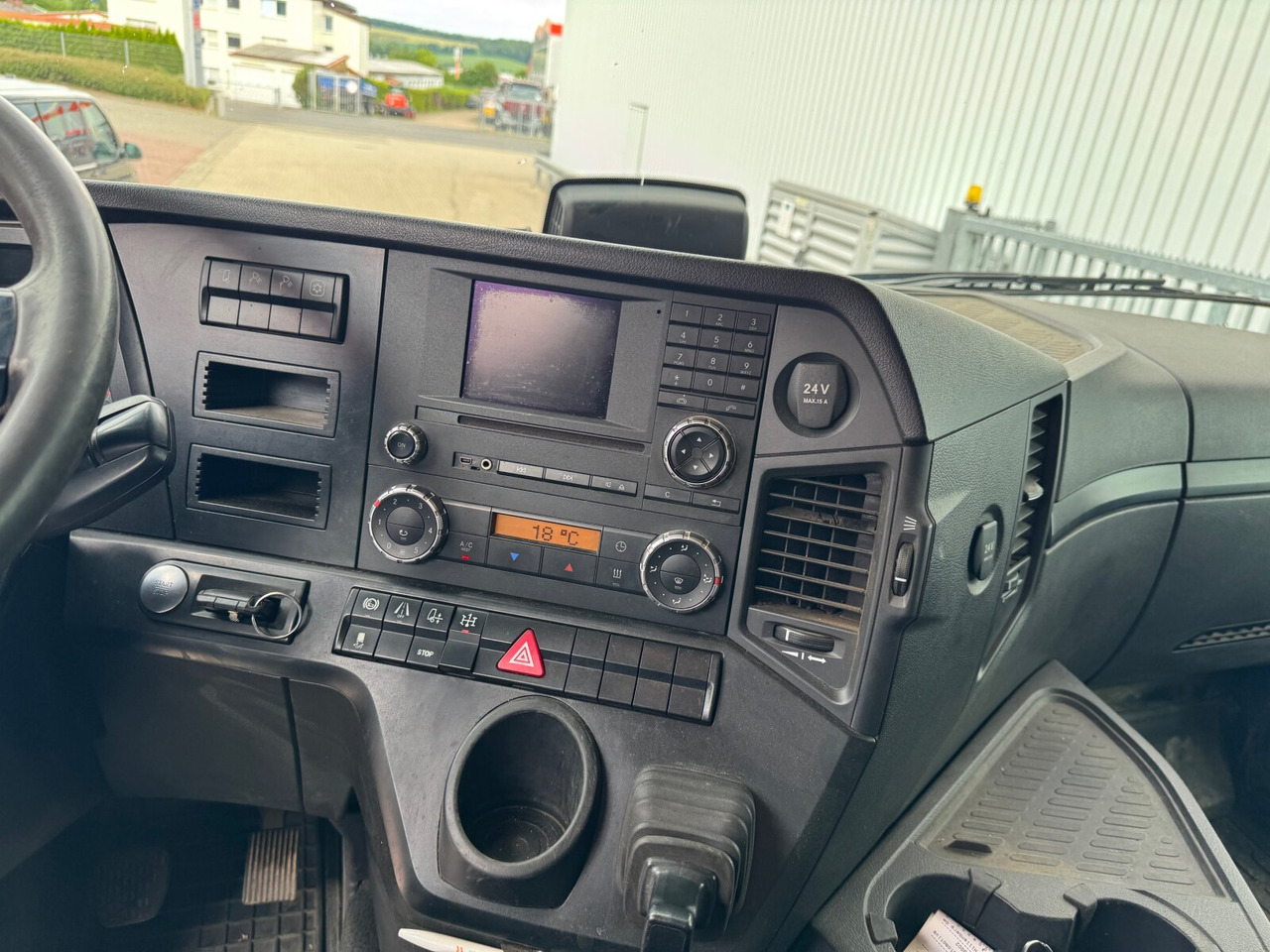 Mercedes-Benz Arocs 2651 L 6x4 Arocs 2651 L 6x4, Retarder, StreamSpace - Cab chassis truck: picture 2 Mercedes-Benz Arocs 2651 L 6x4 Arocs 2651 L 6x4, Retarder, StreamSpace - Cab chassis truck: picture 2