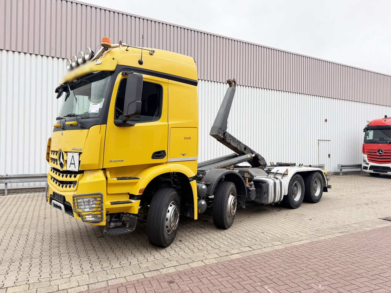 Mercedes-Benz Arocs 3245 LK 8x4/4 Arocs 3245 LK 8x4/4, Navi, Motorabtrieb, Meiller RK 30.67, Funk - Hook lift truck: picture 1 Mercedes-Benz Arocs 3245 LK 8x4/4 Arocs 3245 LK 8x4/4, Navi, Motorabtrieb, Meiller RK 30.67, Funk - Hook lift truck: picture 1