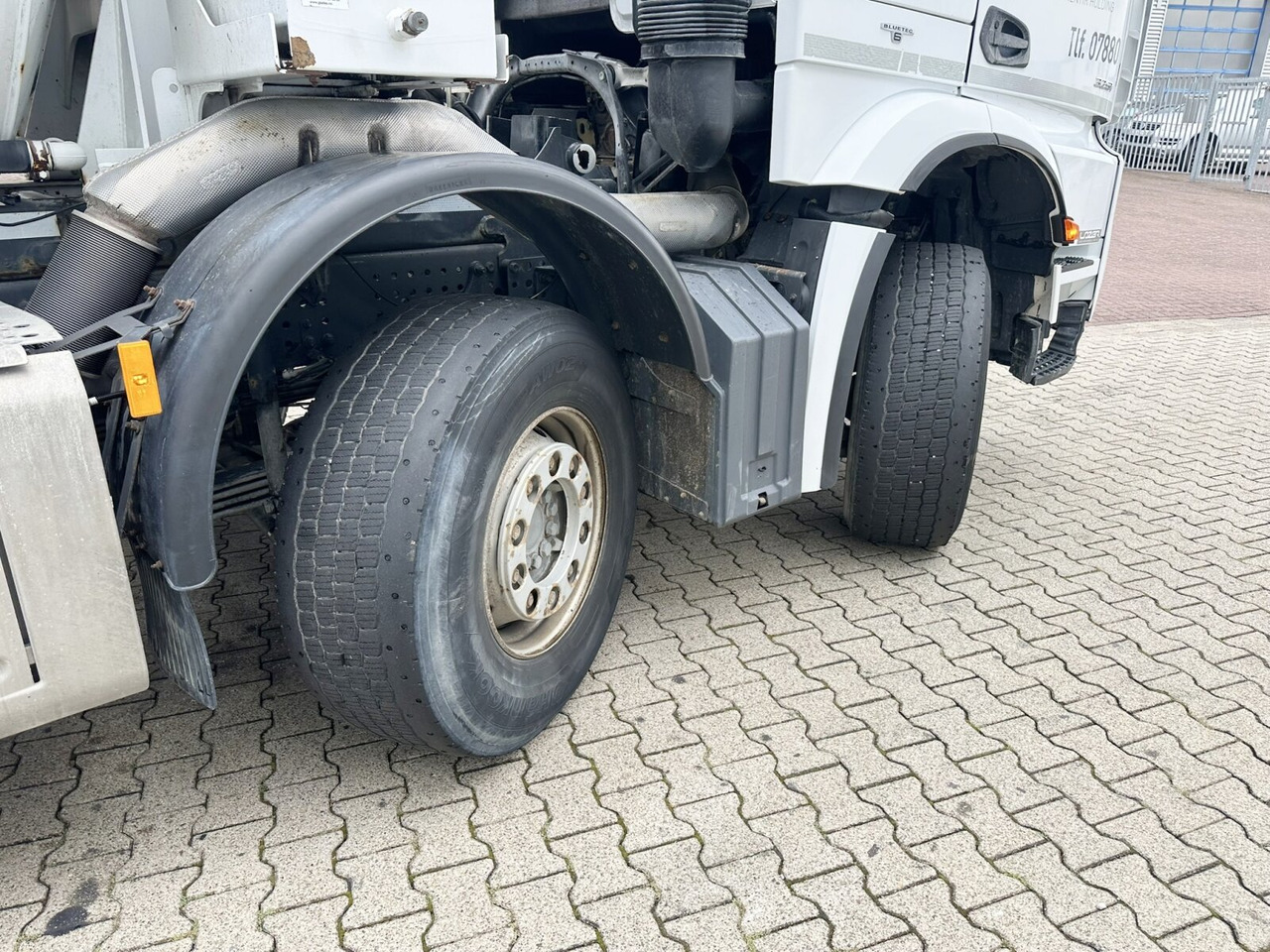 Mercedes-Benz Arocs 3251 8x4/4 Arocs 3251 8x4/4, Betonmischer Liebherr ca. 9m³ - Concrete mixer truck: picture 2 Mercedes-Benz Arocs 3251 8x4/4 Arocs 3251 8x4/4, Betonmischer Liebherr ca. 9m³ - Concrete mixer truck: picture 2